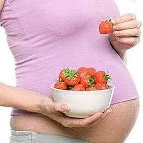 можно ли кушать беременным клубнику