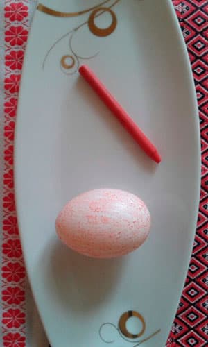 покраска яиц карандашами