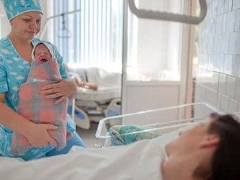 Почему роды начинаются раньше срока и можно ли это остановить?