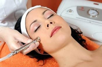 Механические процедуры для омоложения кожи лица