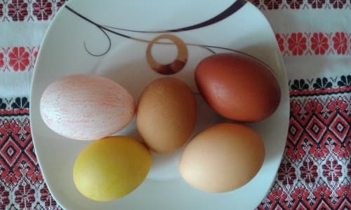 пасхальные яйца с красным оттенком