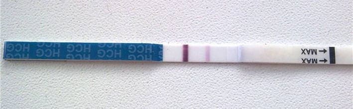 тест на беременность бледная вторая полоска фото