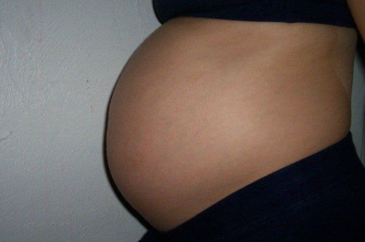 Экватор беременности. Живот на 27 неделе беременности. Жиыотмк на 27 неделе беременности. Живот на 25 неделе беременности. Живот при беременности 27 недель.