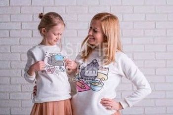 Где купить яркий комплект одинаковой одежды в стиле FAMILY LOOK?
