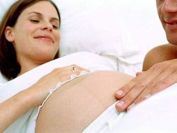 Поведение ребёнка перед родами: главные признаки и нормы