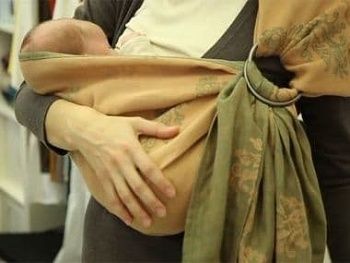 Слинг для новорожденных: как выбрать