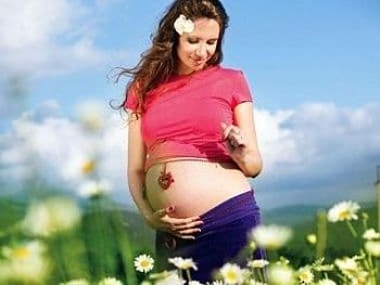 Как рожать летом: подготовка, роды и жизнь с малышом в жару
