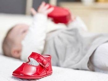 Как выбрать первую обувь ребенку