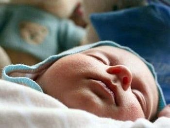 Режим дня новорожденного: гигиена, прогулки и массаж