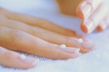 Как вернуть ногтям здоровый цвет: боремся с желтизной