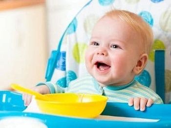 Как научить есть ложкой ребенка